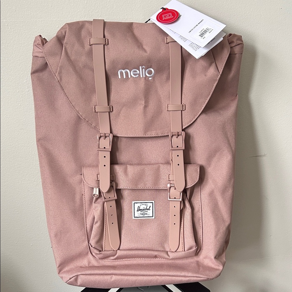 🎒 Herschel Little America Backpack – Rose Pink 🌸
Brand new with tags ✅
